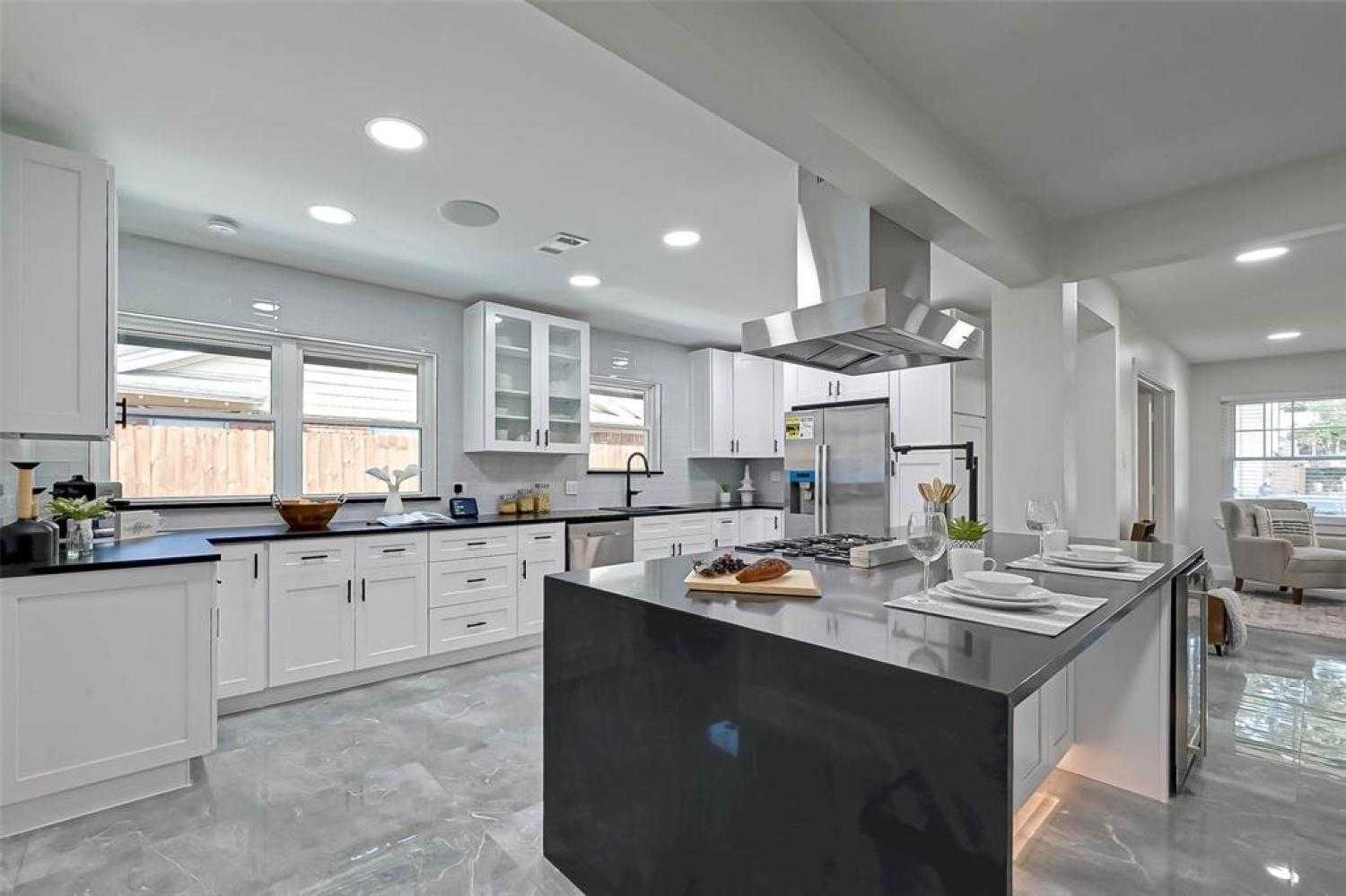 Kitchen remodeling in Houston TX by Dawn Designs Texas